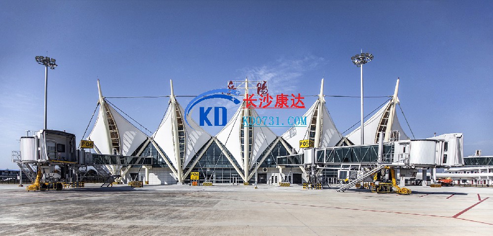 岳阳三荷机场是一座采用张拉膜设计的机场航站楼
